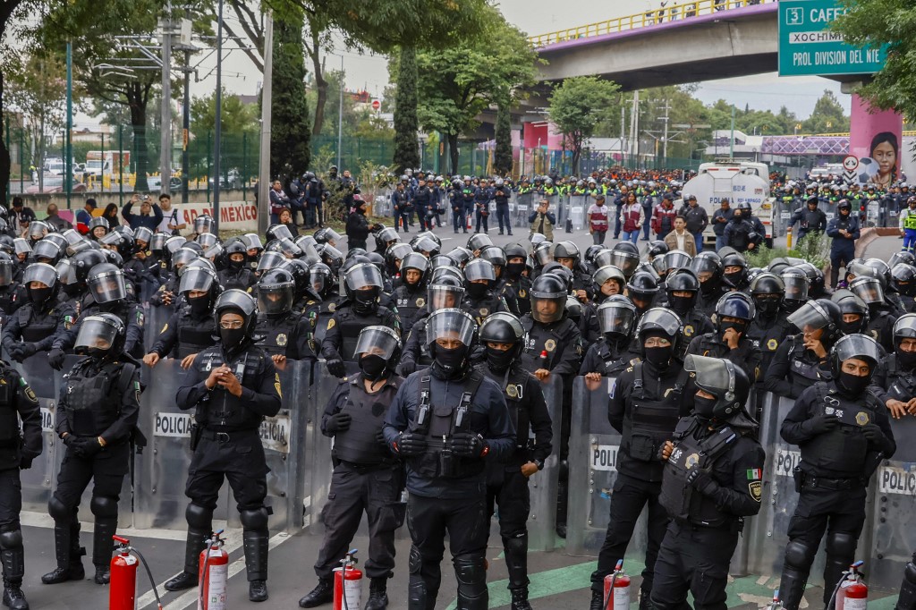 当地时间周二在墨西哥城,警方封锁了通往墨西哥城体育场的道路。(图取自法新社) 当地时间周二在墨西哥城,警方封锁了通往墨西哥城体育场的道路。(图取自法新社)