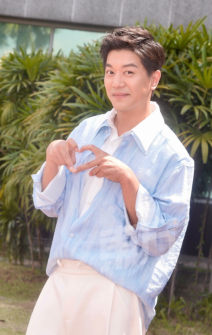 黎诺懿入行21年，他表示并不希望孩子将来步其后尘踏入娱乐圈，尤其作为父亲，更希望他们选择较稳定、可预期的发展方向。他认为娱乐圈充满不确定性，付出与回报未必成正比，与其依赖机会与运气，不如从事能以实力累积成果的工作，更能掌握人生方向。