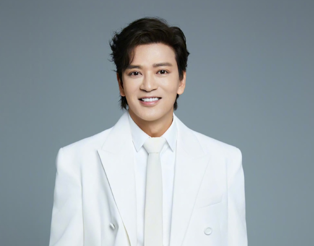 对于30年后的自己,陈晓东希望回望这段旅程时能够无悔,并在歌迷心中留下“有质感的偶像”形象。 对于30年后的自己,陈晓东希望回望这段旅程时能够无悔,并在歌迷心中留下“有质感的偶像”形象。
