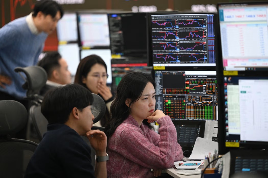 韩国综合股指一度暴跌逾6%或500点,失守8100点大关,从而触动熔断机制,交易暂停5分钟。(法新社档案照) 韩国综合股指一度暴跌逾6%或500点,失守8100点大关,从而触动熔断机制,交易暂停5分钟。(法新社档案照)