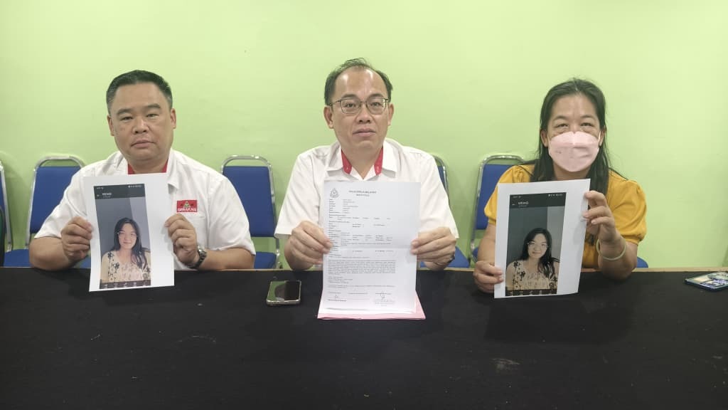 罗少辉(左起)、邱孝利陪同林秀兰召开新闻发布会,冀望民众协助寻找失踪的陈燕冰。 罗少辉(左起)、邱孝利陪同林秀兰召开新闻发布会,冀望民众协助寻找失踪的陈燕冰。
