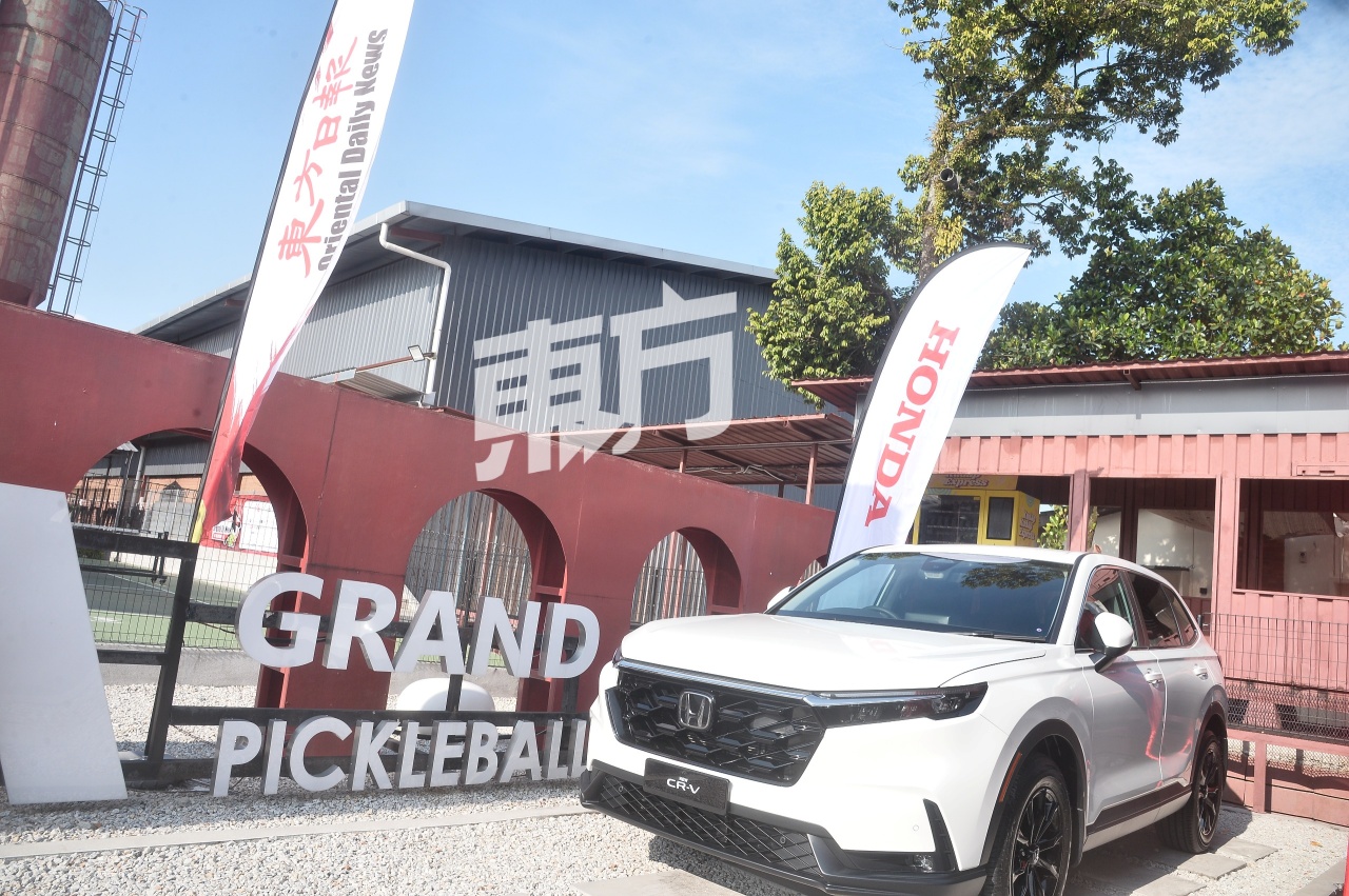 现场展出兼顾强劲动力与超低油耗的Honda CR-V ,其e:HEV 混动系统表现亮眼,无论是市区日常通勤还是假日出远门都游刃有余。 现场展出兼顾强劲动力与超低油耗的Honda CR-V ,其e:HEV 混动系统表现亮眼,无论是市区日常通勤还是假日出远门都游刃有余。