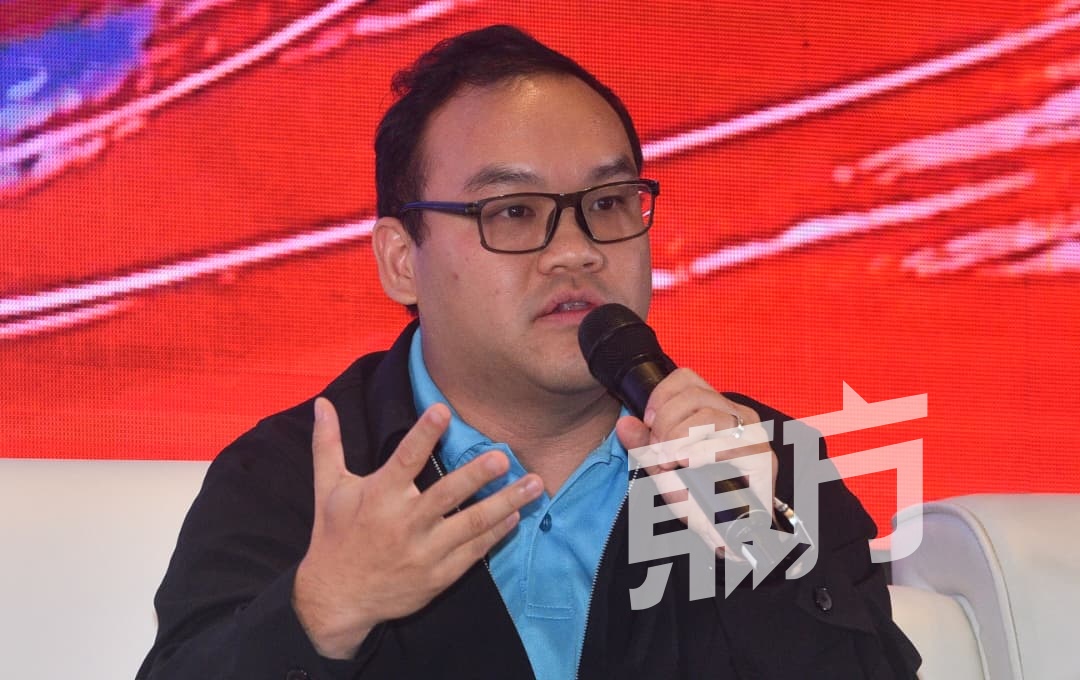 人民公正党青年团全国理事李恩祥指出，较于海外，即使薪资较高，若未取得公民身分，仍可能面对歧视。