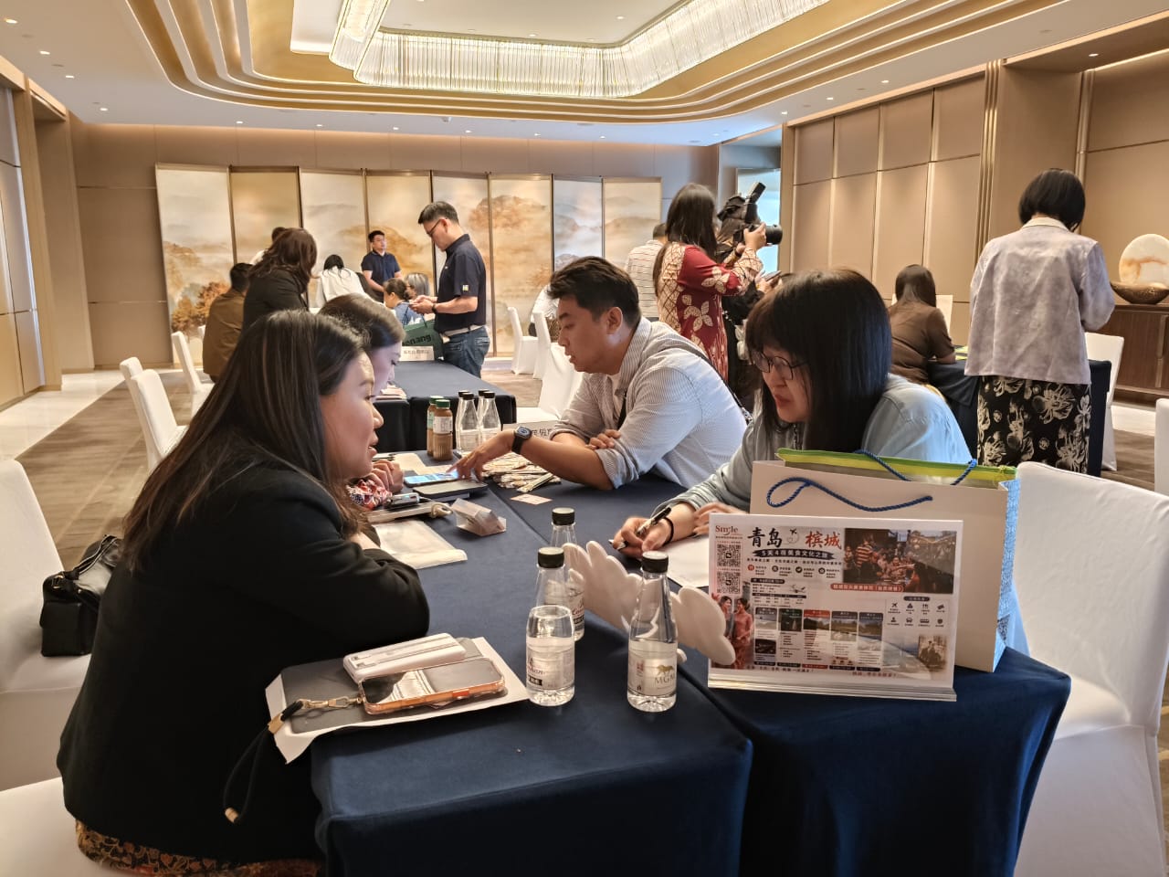 会上也进行了两地旅游业者进行B2B商务对接活动。 会上也进行了两地旅游业者进行B2B商务对接活动。