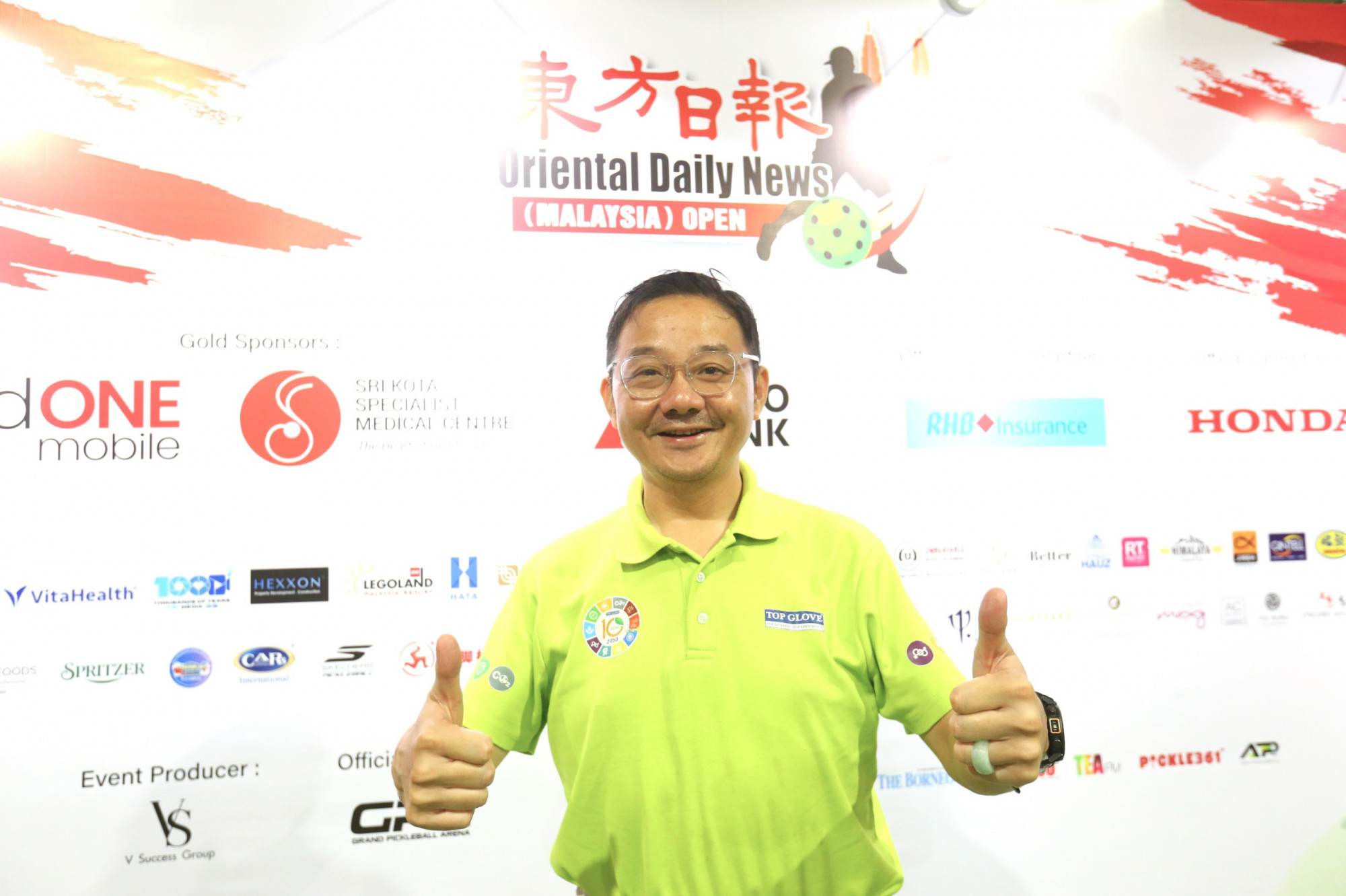 顶级手套集团产业租赁部门总经理胡志坚。