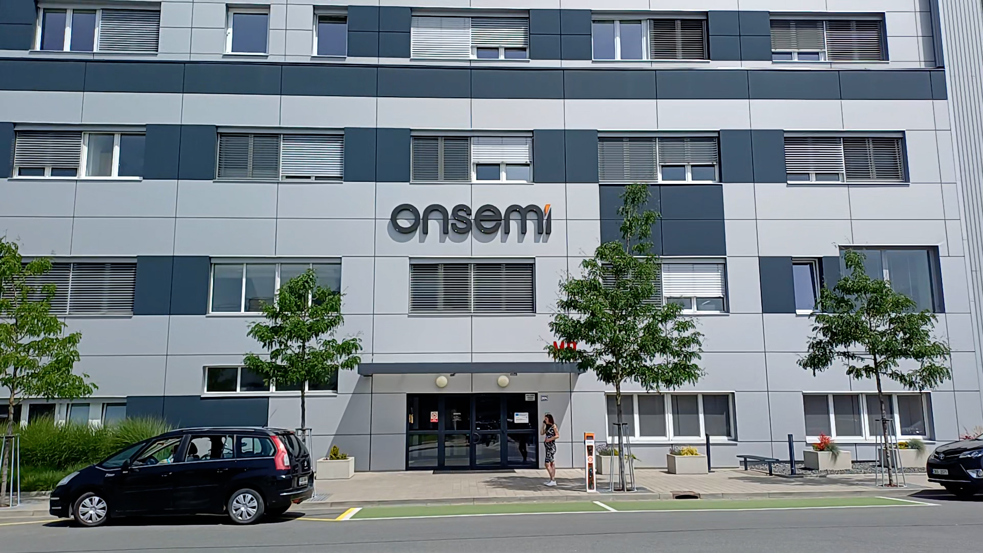 安森美近年积极布局碳化矽晶圆市场,并曾公开表示希望成为全球领导厂商,而捷克东边城市罗兹诺夫厂正是其重要生产基地之一。(图取自网络) 安森美近年积极布局碳化矽晶圆市场,并曾公开表示希望成为全球领导厂商,而捷克东边城市罗兹诺夫厂正是其重要生产基地之一。(图取自网络)