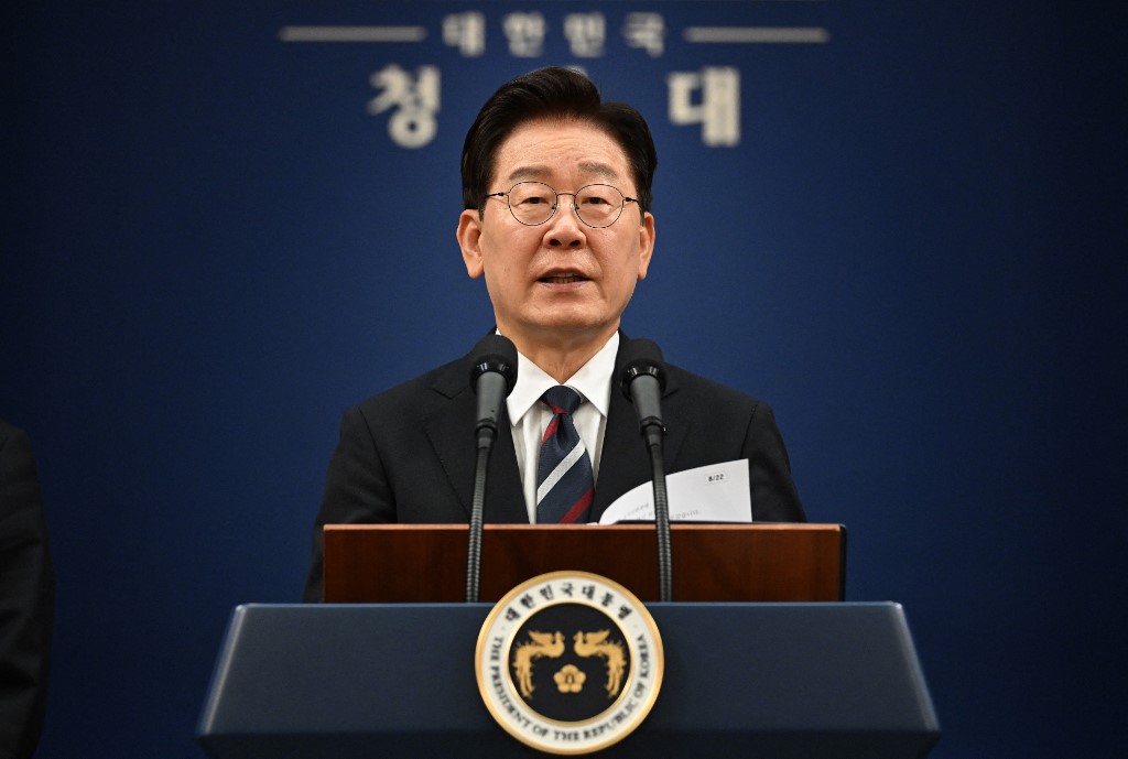 韩国总统李在明周五在青瓦台就其七国工业集团(G7)之行举行新闻发布会。(图取自法新社) 韩国总统李在明周五在青瓦台就其七国工业集团(G7)之行举行新闻发布会。(图取自法新社)