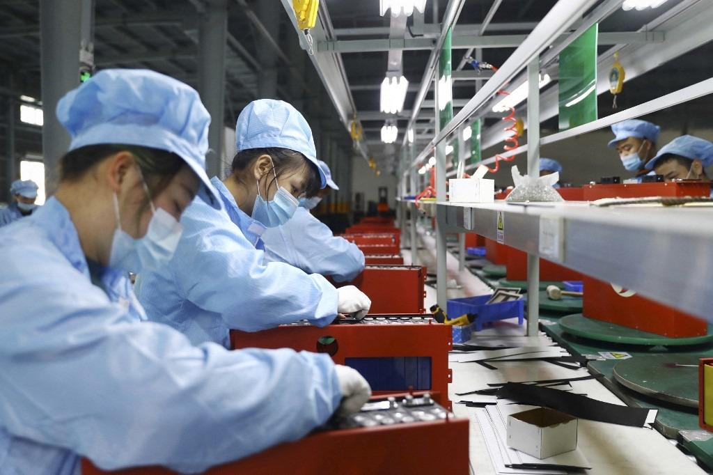 从行业别来看,今年前4个月制造业FDI金额788亿8000万人民币,按年减6.2%。(法新社档案照) 从行业别来看,今年前4个月制造业FDI金额788亿8000万人民币,按年减6.2%。(法新社档案照)