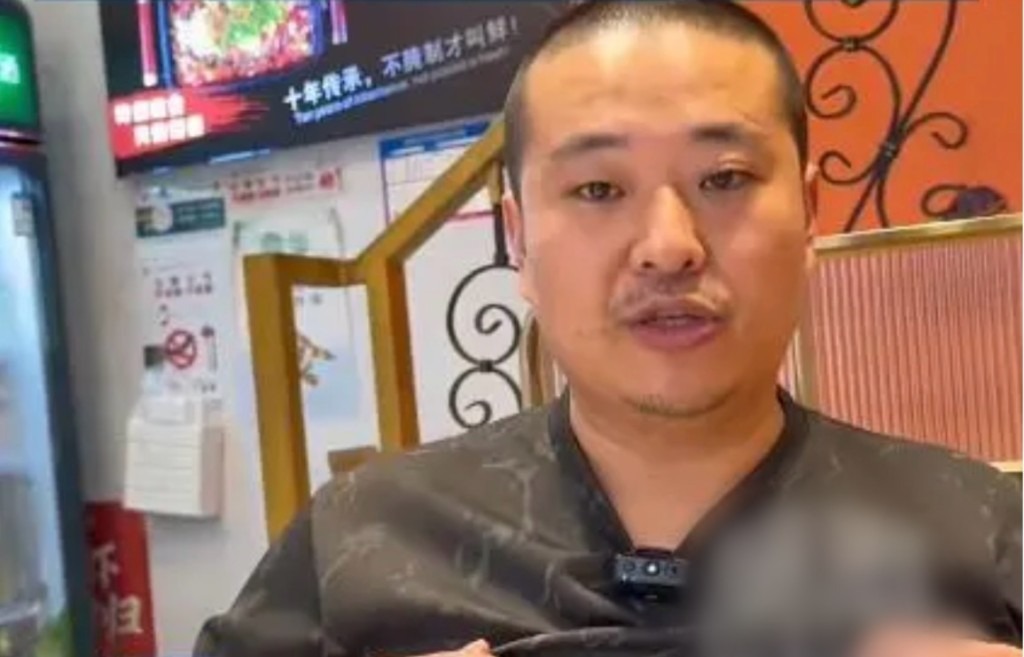 因打赤膊救人惨受质疑,刘师傅无奈拍片解释。 因打赤膊救人惨受质疑,刘师傅无奈拍片解释。