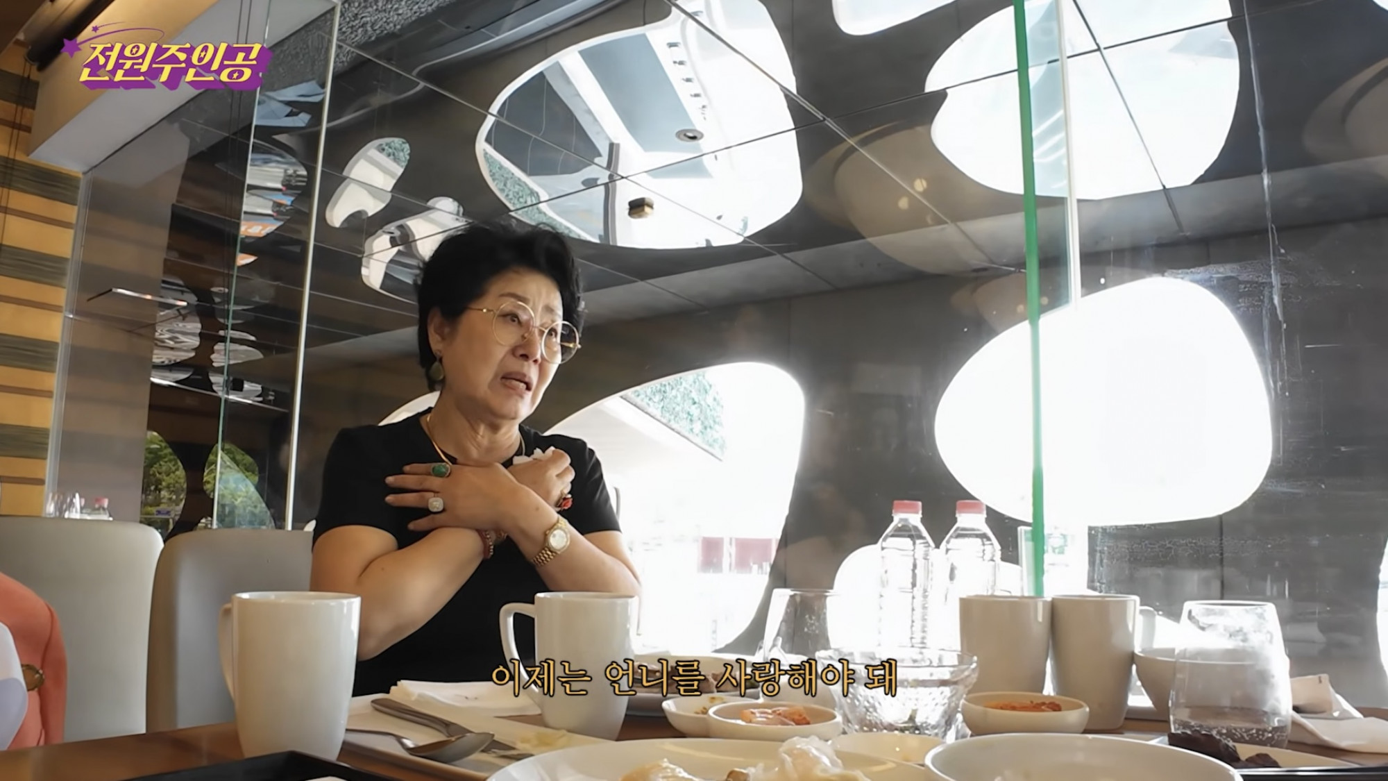 好友鲜于龙女表示:“姐姐(金元珠)现在开始要学会爱自己。” 好友鲜于龙女表示:“姐姐(金元珠)现在开始要学会爱自己。”