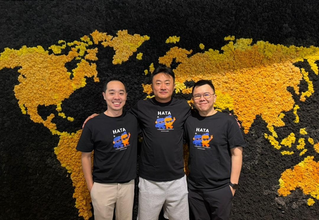 Hata联合创始人兼首席执行员刘德权(左起)、Bybit联合创始人兼首席执行员周雨辰,以及Hata首席策略员黄志盛合照。 Hata联合创始人兼首席执行员刘德权(左起)、Bybit联合创始人兼首席执行员周雨辰,以及Hata首席策略员黄志盛合照。
