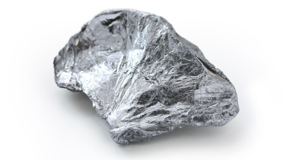 钼被称为“黑金”,它具有硬、耐热和耐腐蚀的特质,广泛用于航空、宇航、国防、核能及石化领域。(图取自网络) 钼被称为“黑金”,它具有硬、耐热和耐腐蚀的特质,广泛用于航空、宇航、国防、核能及石化领域。(图取自网络)