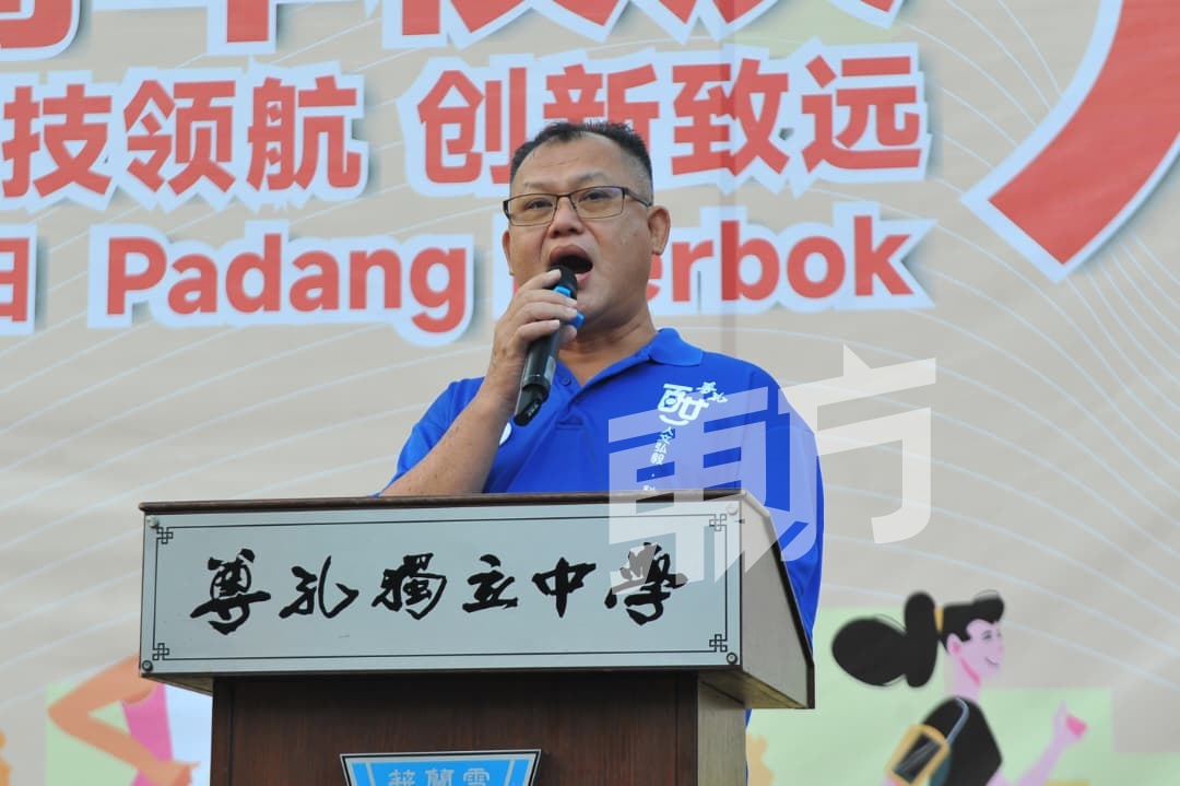 罗文森表示，尊孔120周年校庆不仅是回顾学校走过的光辉历程，更是向历代先贤致敬，感谢他们为华文教育奠定坚实基础。