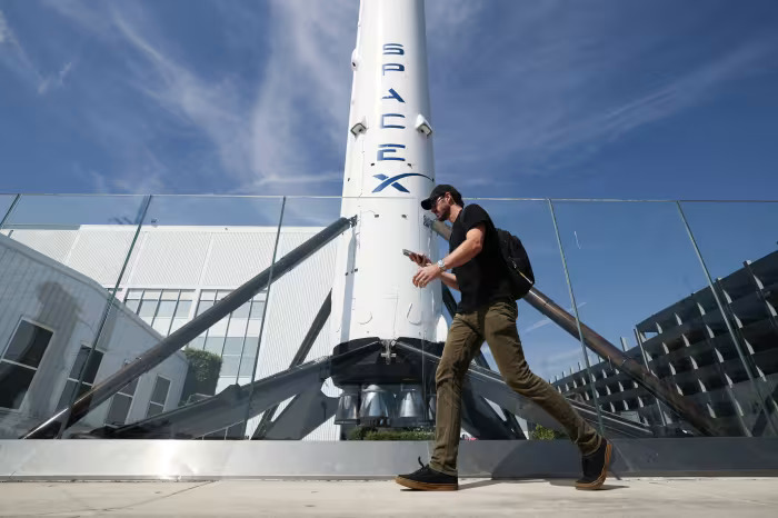 SpaceX的市值高达2兆6000亿美元,而马斯克持有38%的股份,凸显出马斯克的财富“上下浮动几百亿美元”。(法新社档案照) SpaceX的市值高达2兆6000亿美元,而马斯克持有38%的股份,凸显出马斯克的财富“上下浮动几百亿美元”。(法新社档案照)