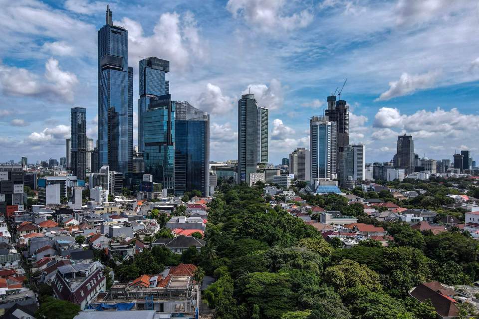 印尼、越南和菲律宾等国受益于有利的人口结构、不断扩大的消费市场和日益增长的外国直接投资。图为印尼首都雅加达。(法新社档案照) 印尼、越南和菲律宾等国受益于有利的人口结构、不断扩大的消费市场和日益增长的外国直接投资。图为印尼首都雅加达。(法新社档案照)